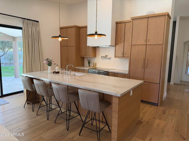 5537 E GRANDVIEW Road, Scottsdale, AZ 85254