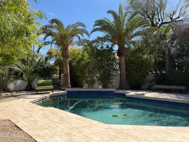 5537 E GRANDVIEW Road, Scottsdale, AZ 85254