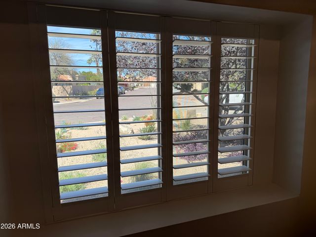 5537 E GRANDVIEW Road, Scottsdale, AZ 85254