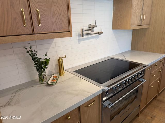 5537 E GRANDVIEW Road, Scottsdale, AZ 85254