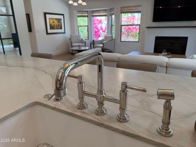 5537 E GRANDVIEW Road, Scottsdale, AZ 85254