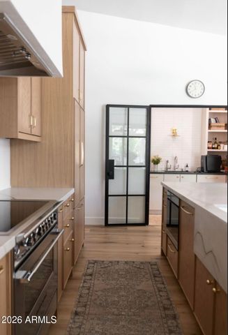 5537 E GRANDVIEW Road, Scottsdale, AZ 85254