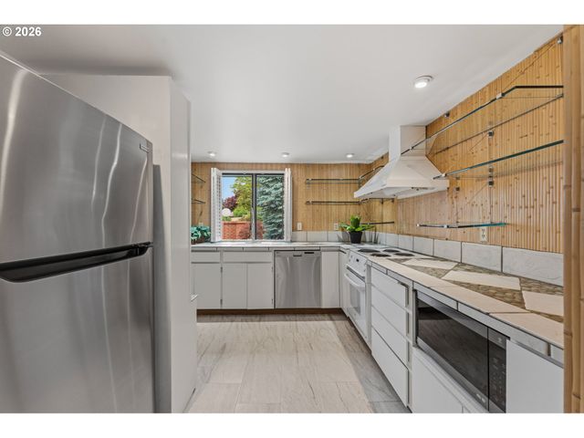 16570 Sw MONACO Ln, King City, OR 97224