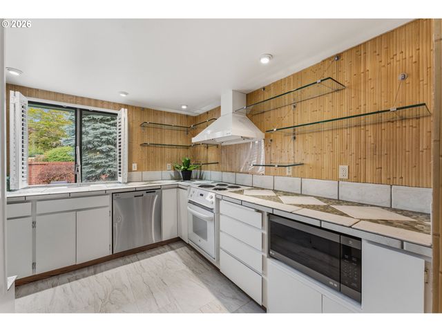16570 Sw MONACO Ln, King City, OR 97224