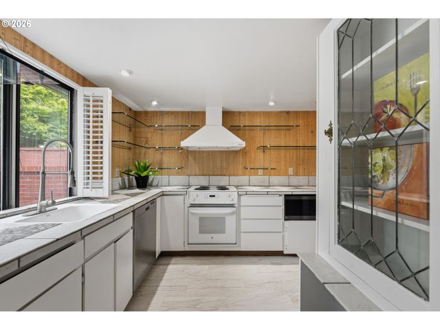 16570 Sw MONACO Ln, King City, OR 97224