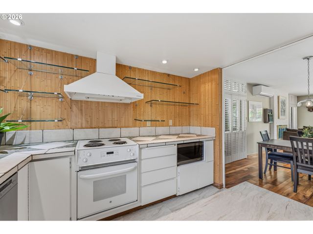 16570 Sw MONACO Ln, King City, OR 97224