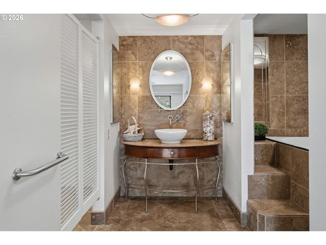 16570 Sw MONACO Ln, King City, OR 97224