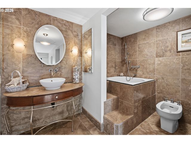 16570 Sw MONACO Ln, King City, OR 97224