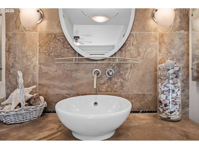 16570 Sw MONACO Ln, King City, OR 97224