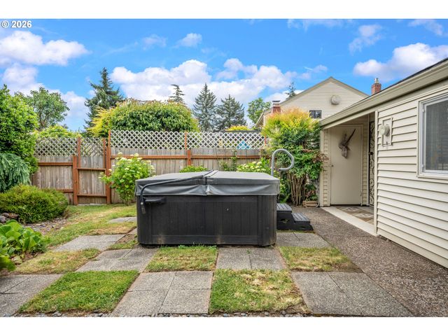 16570 Sw MONACO Ln, King City, OR 97224