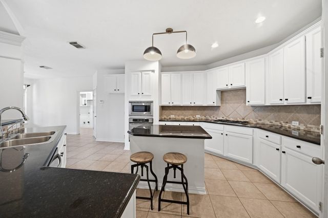 51 N Scribewood Circle, The Woodlands, TX 77382