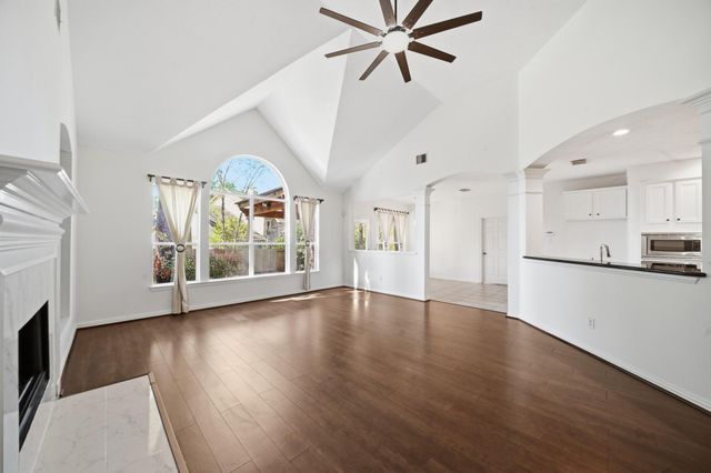 51 N Scribewood Circle, The Woodlands, TX 77382