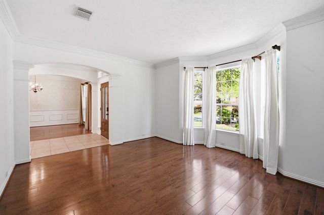 51 N Scribewood Circle, The Woodlands, TX 77382