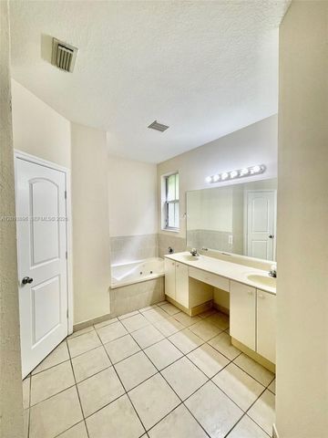 8514 NW 111th Ct 8514, Doral, FL 33178