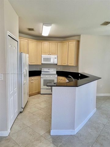 8514 NW 111th Ct 8514, Doral, FL 33178