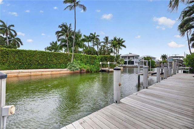 2140 TARPON RD, Naples, FL 34102