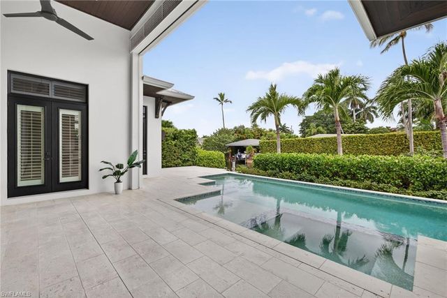 2140 TARPON RD, Naples, FL 34102