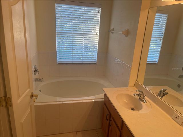 3002 POINTEVIEW DRIVE, Tampa, FL 33611