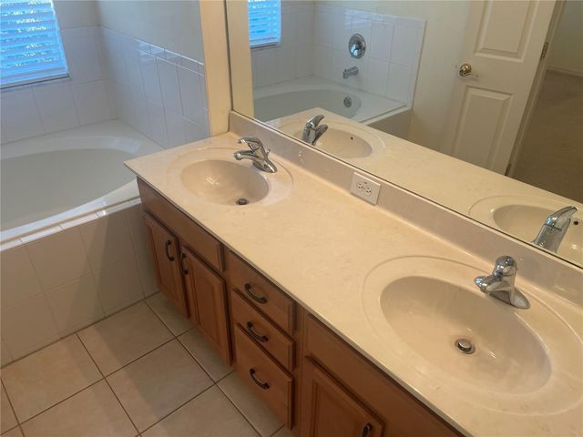 3002 POINTEVIEW DRIVE, Tampa, FL 33611
