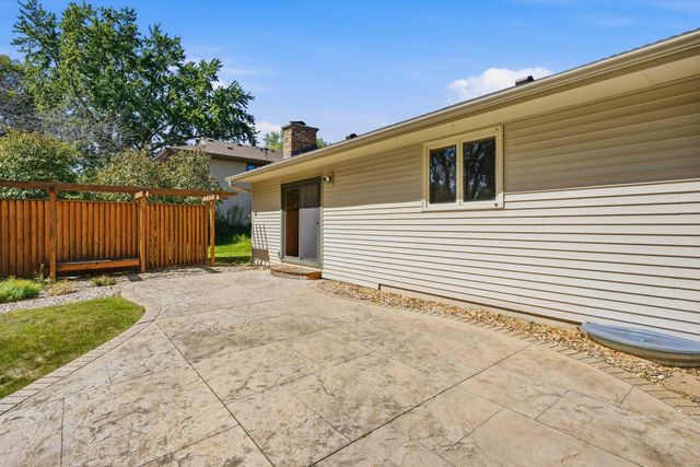 7158 Upper 139th Street W, Apple Valley, MN 55124