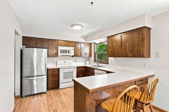 7158 Upper 139th Street W, Apple Valley, MN 55124