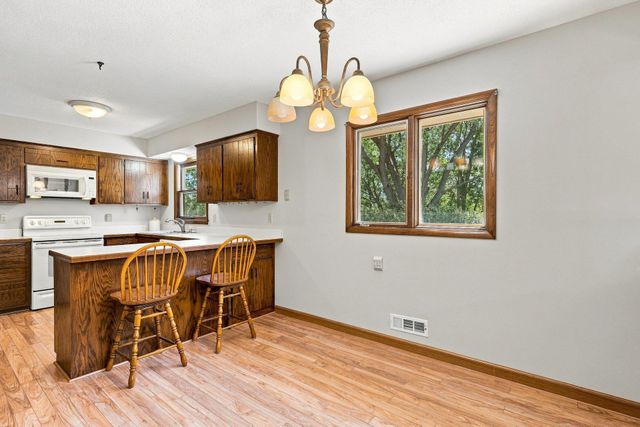 7158 Upper 139th Street W, Apple Valley, MN 55124
