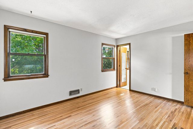 7158 Upper 139th Street W, Apple Valley, MN 55124