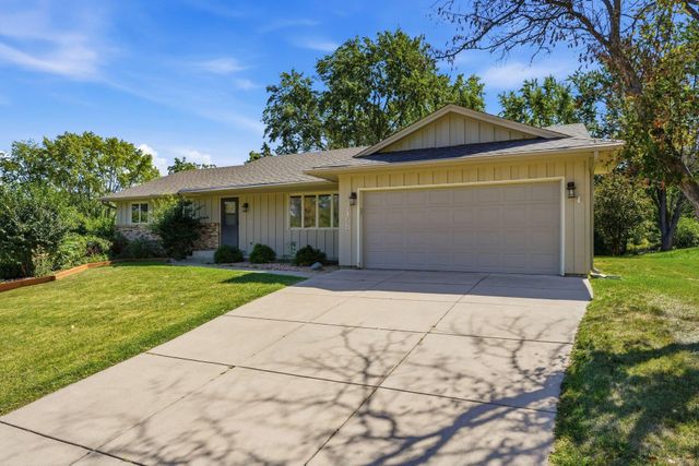 7158 Upper 139th Street W, Apple Valley, MN 55124