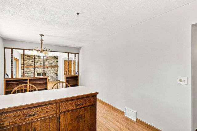 7158 Upper 139th Street W, Apple Valley, MN 55124