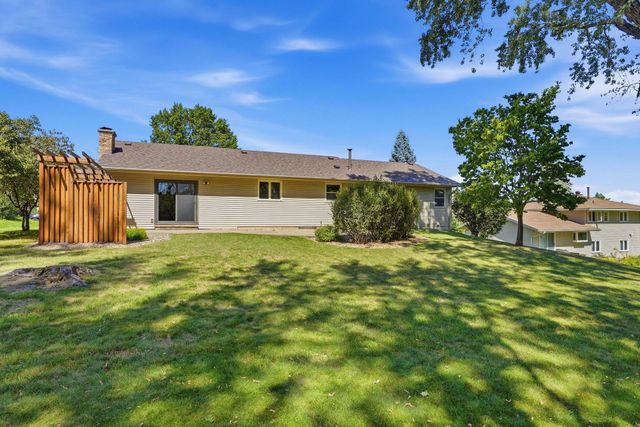 7158 Upper 139th Street W, Apple Valley, MN 55124