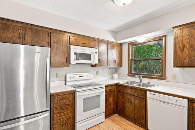 7158 Upper 139th Street W, Apple Valley, MN 55124
