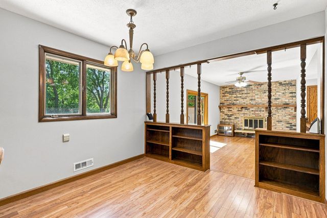 7158 Upper 139th Street W, Apple Valley, MN 55124