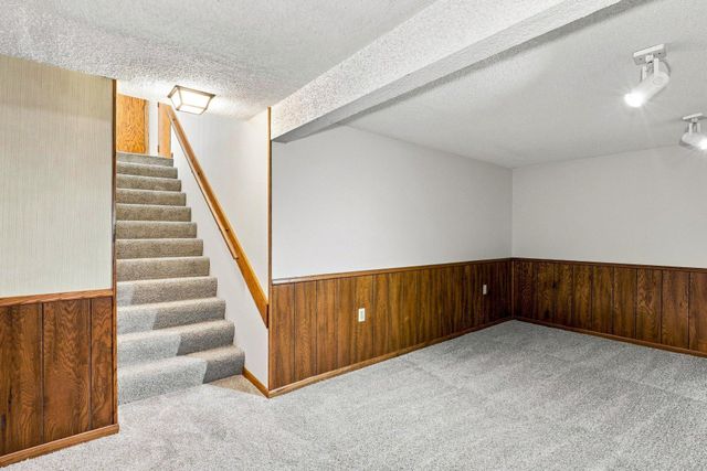 7158 Upper 139th Street W, Apple Valley, MN 55124