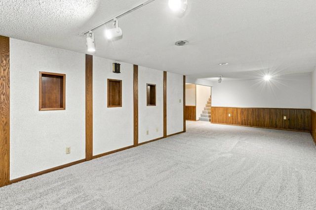 7158 Upper 139th Street W, Apple Valley, MN 55124