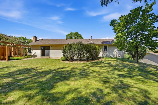 7158 Upper 139th Street W, Apple Valley, MN 55124