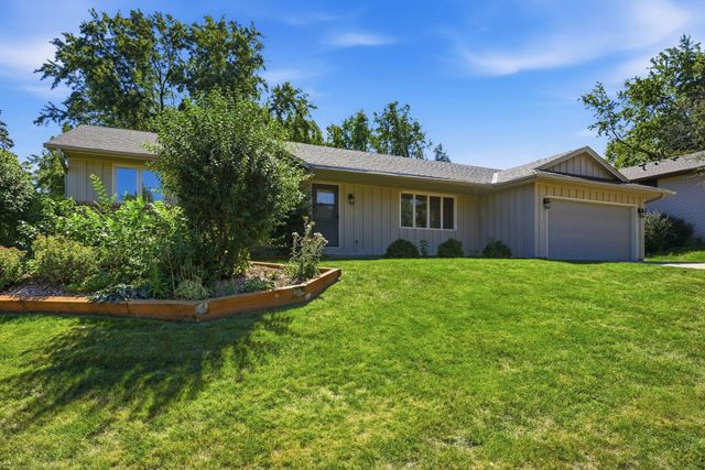 7158 Upper 139th Street W, Apple Valley, MN 55124