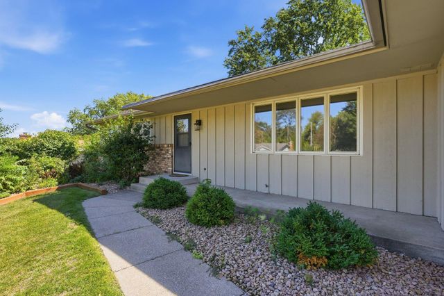 7158 Upper 139th Street W, Apple Valley, MN 55124