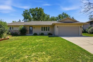 7158 Upper 139th Street W, Apple Valley, MN 55124
