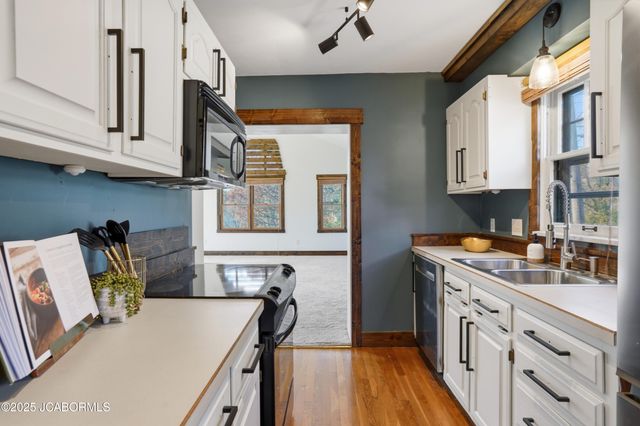 1820 GREEN BERRY ROAD, Jefferson City, MO 65101