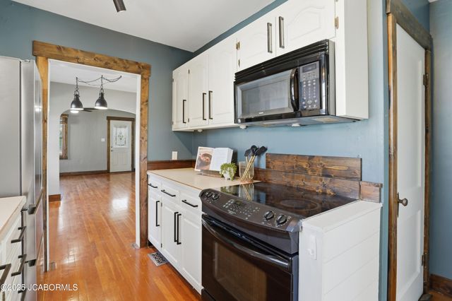 1820 GREEN BERRY ROAD, Jefferson City, MO 65101