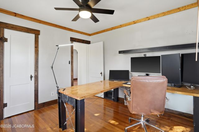 1820 GREEN BERRY ROAD, Jefferson City, MO 65101