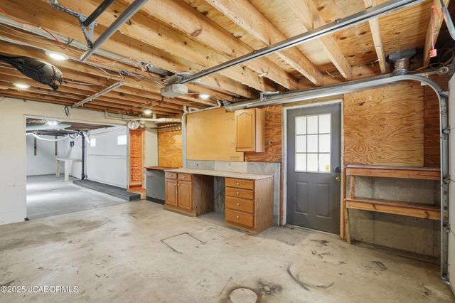 1820 GREEN BERRY ROAD, Jefferson City, MO 65101