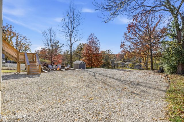 1820 GREEN BERRY ROAD, Jefferson City, MO 65101