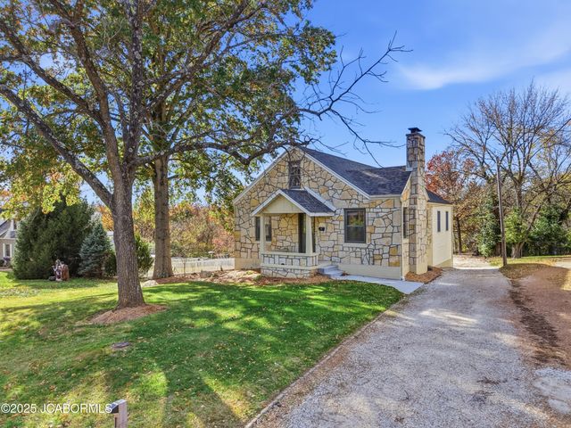 1820 GREEN BERRY ROAD, Jefferson City, MO 65101