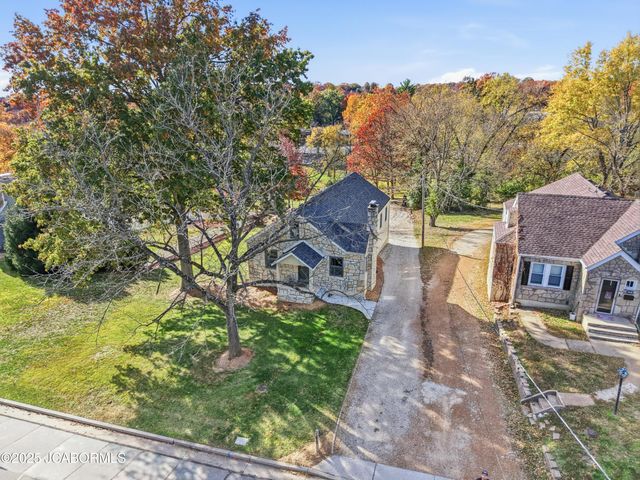 1820 GREEN BERRY ROAD, Jefferson City, MO 65101