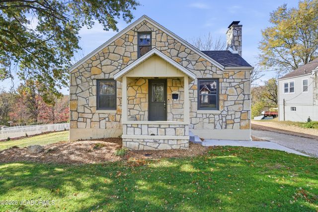 1820 GREEN BERRY ROAD, Jefferson City, MO 65101