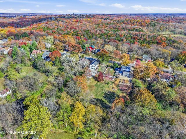 1820 GREEN BERRY ROAD, Jefferson City, MO 65101