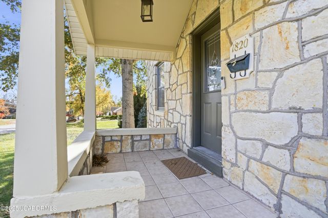 1820 GREEN BERRY ROAD, Jefferson City, MO 65101