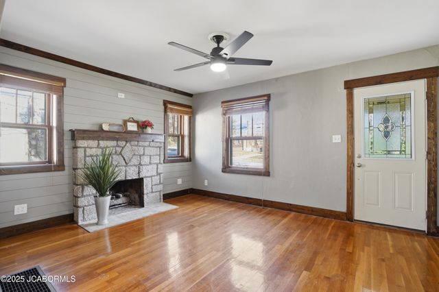 1820 GREEN BERRY ROAD, Jefferson City, MO 65101