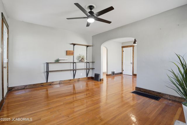 1820 GREEN BERRY ROAD, Jefferson City, MO 65101